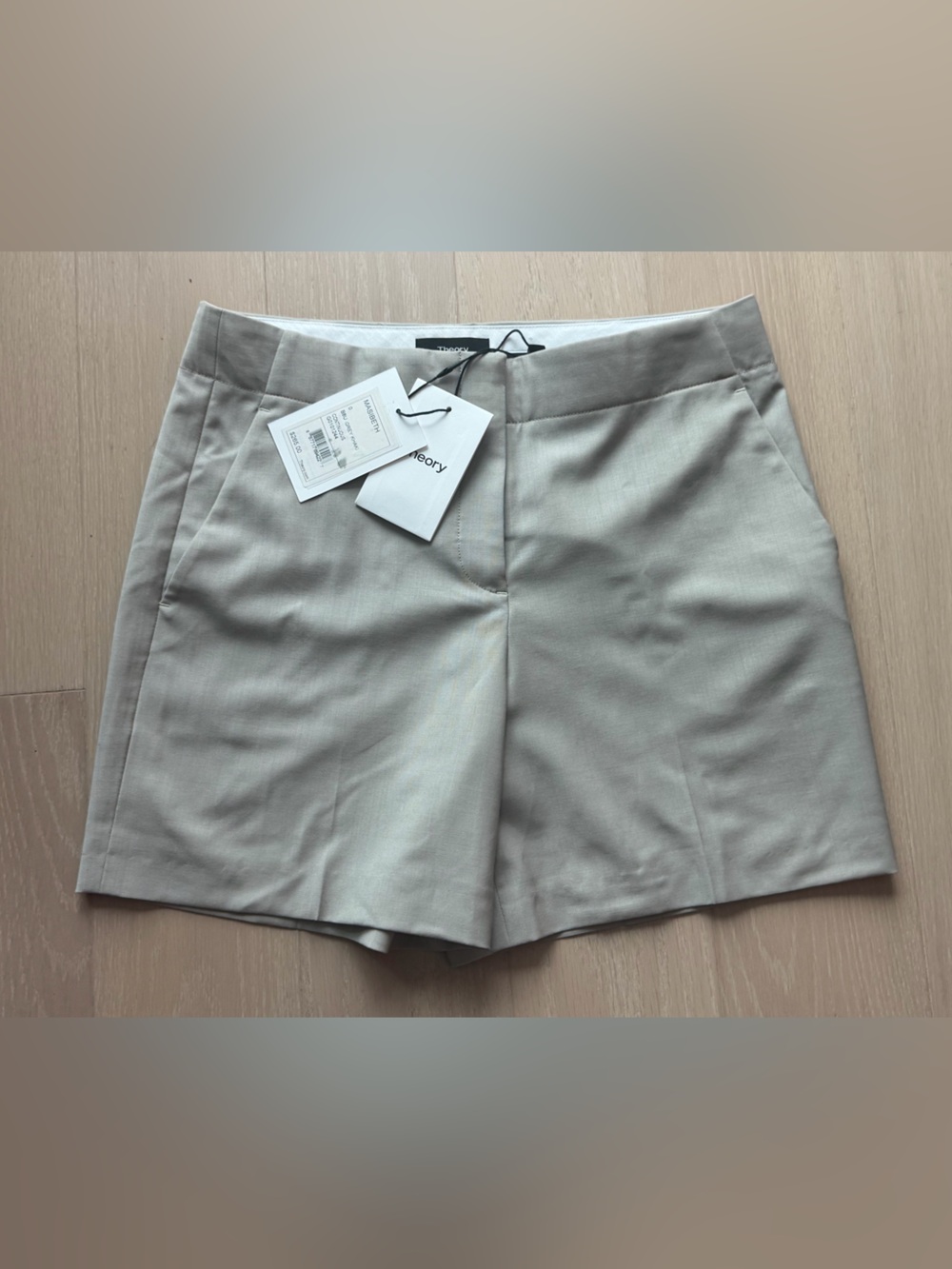 NWT Theory Masibeth Size 0 Tailored Wool Dress Shorts in Grey Khaki